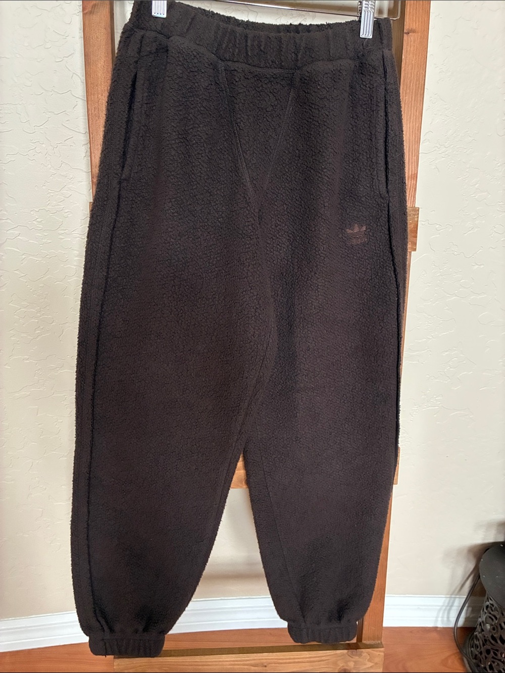 Adidas women’s Brown Sherpa Joggers with Trefoil Logo Sz Small